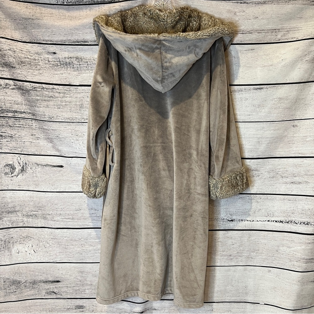 Pottery Barn Taupe Gray Fleece Robe With Faux Fur Collar Trim Size M 2 Pockets - Picture 9 of 9